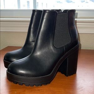 New Black H&M Chunky Chelsea Boot
